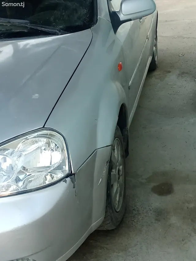 Chevrolet Lacetti 2004 · 1.6 MT