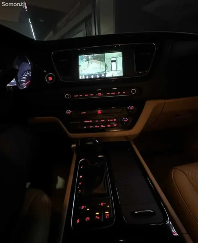 Kia Carnival 2016 · 2.0 AT