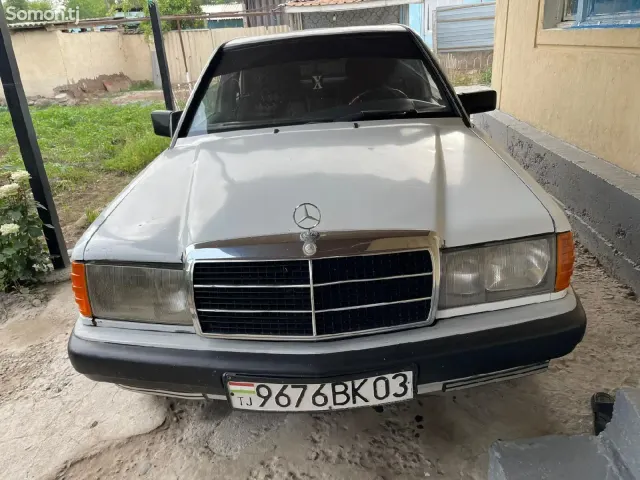 Mercedes-Benz W201 1991 · 2.0 MT