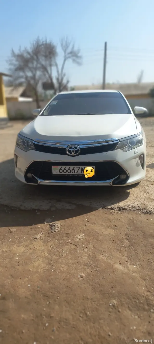 Toyota Camry 2015 · 2.0 AT