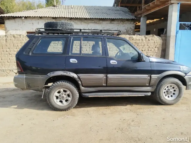 Ssang Yong Musso 2000 · 2.4 MT