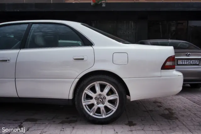 Lexus ES series 2000 · 3.0 AT