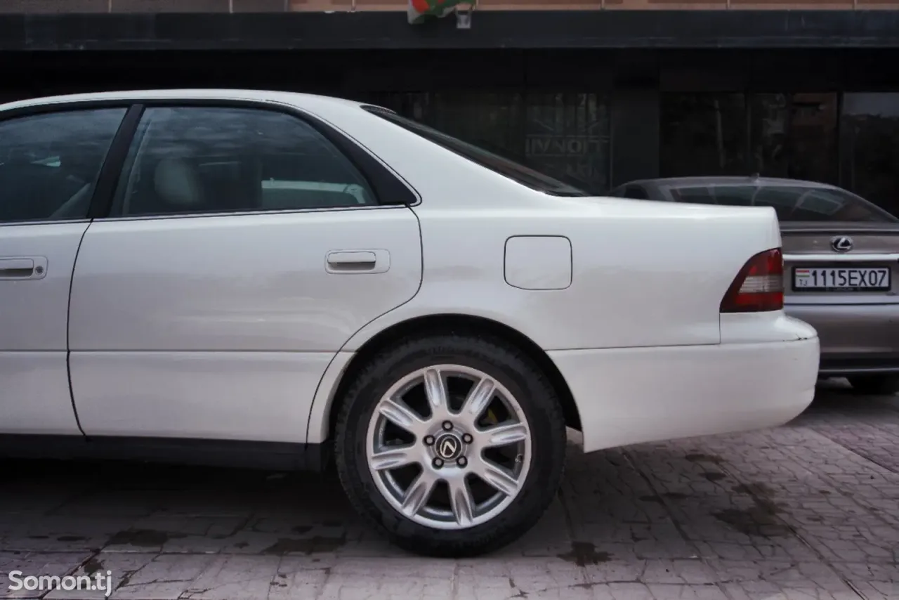 Lexus ES series 2000 · 3.0 AT