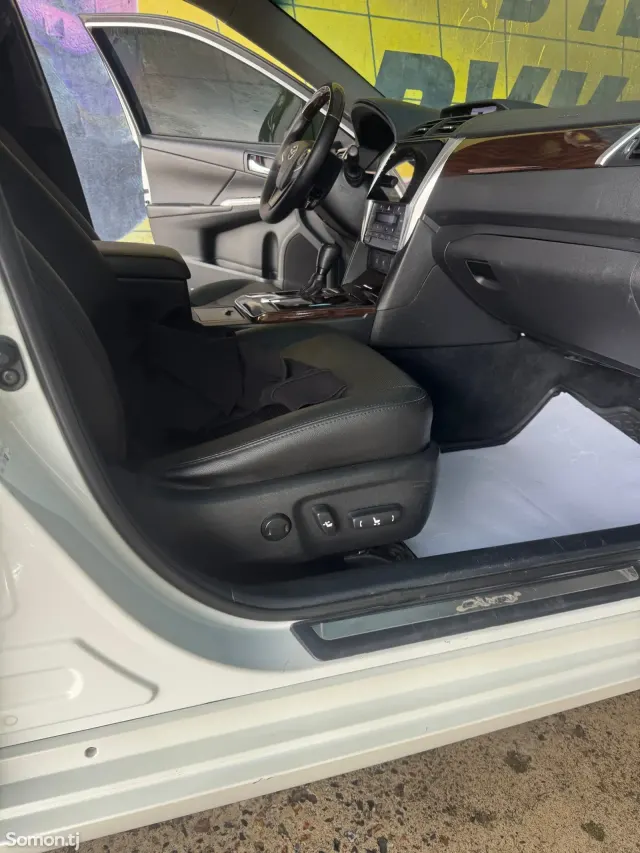 Toyota Camry 2015 · 2.5 AT