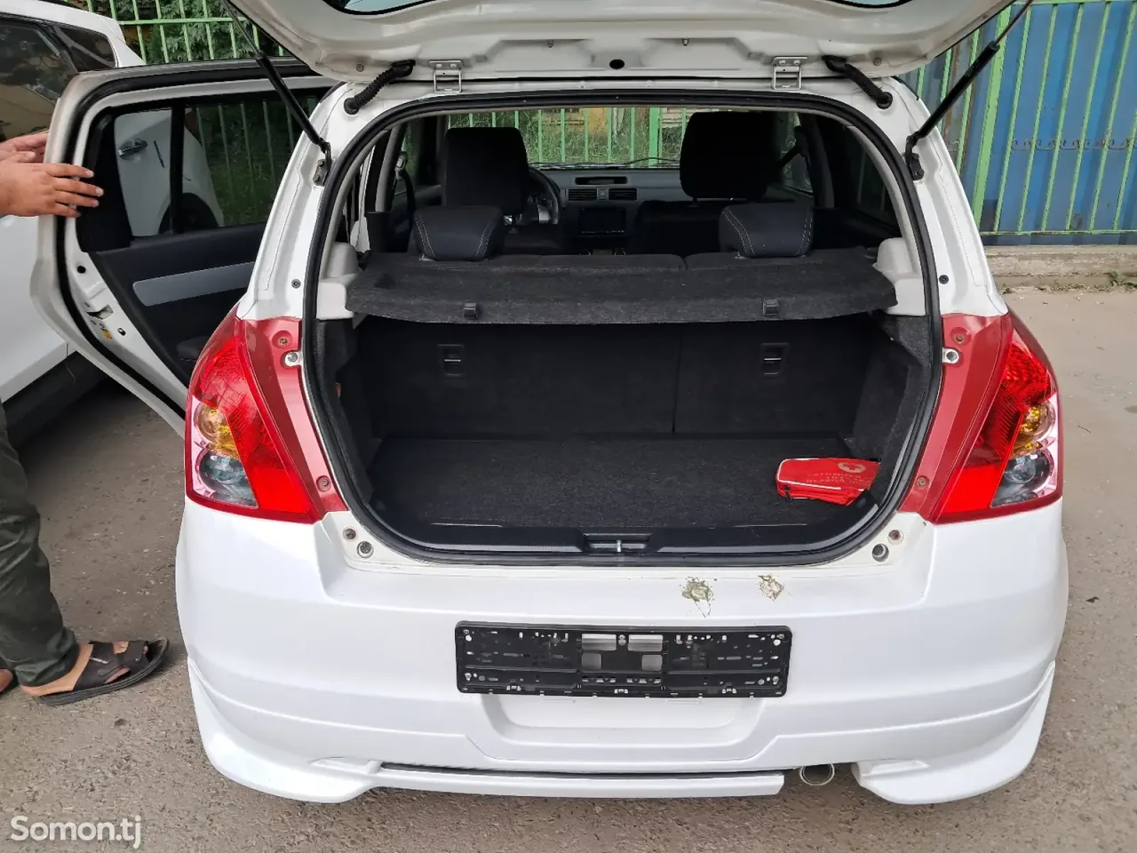 Suzuki Swift 2010 · 1.3 AT