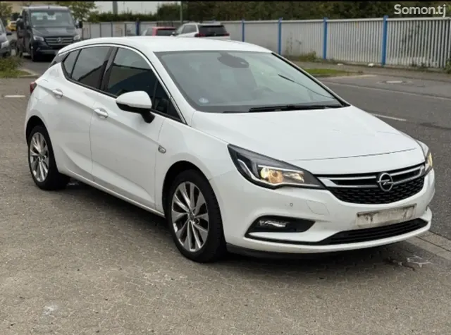 Opel Astra K 2016 · 1.0 MT