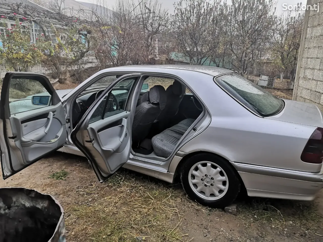 Mercedes-Benz W201 1997 · 2.0 MT