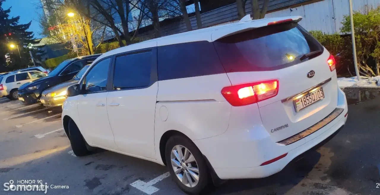 Kia Carnival 2016 · 2.2 AT