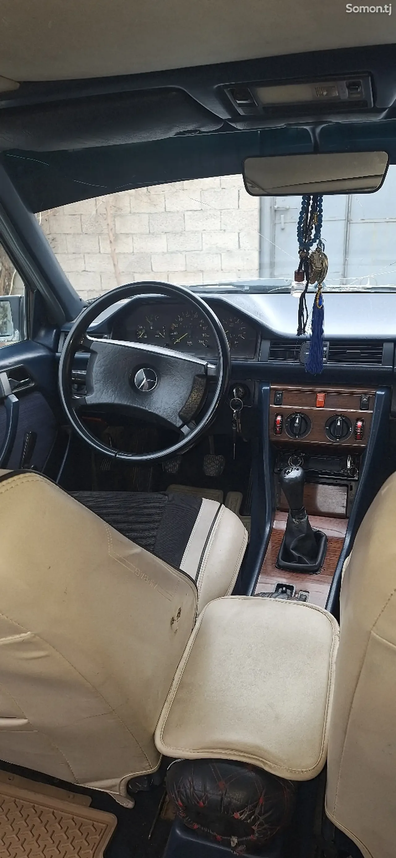Mercedes-Benz W124 1989 · 2.5 MT