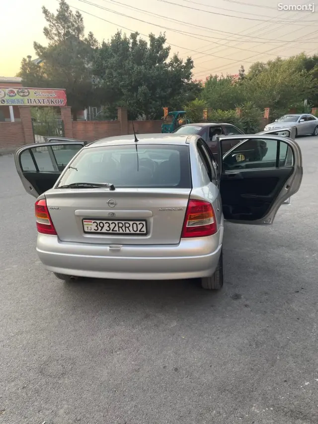 Opel Astra G 1998 · 1.6 MT