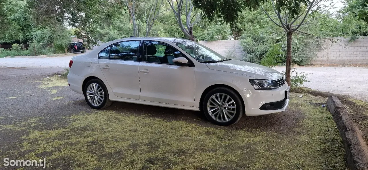 Volkswagen Jetta 2013 · 1.6 AT