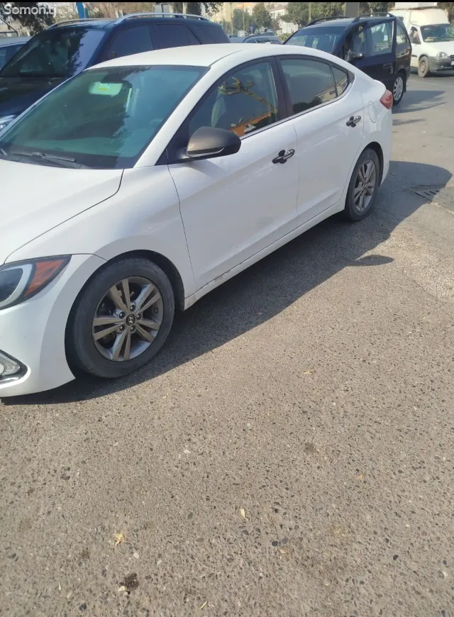 Hyundai Elantra 2017 · 2.0 AT