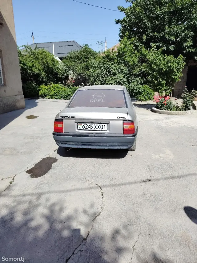 Opel Vectra A 1990 · 1.8 MT