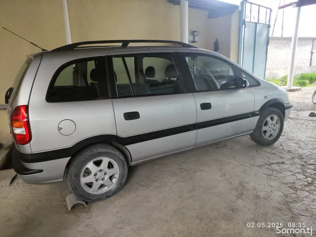 Opel Zafira 2000 · 1.6 MT