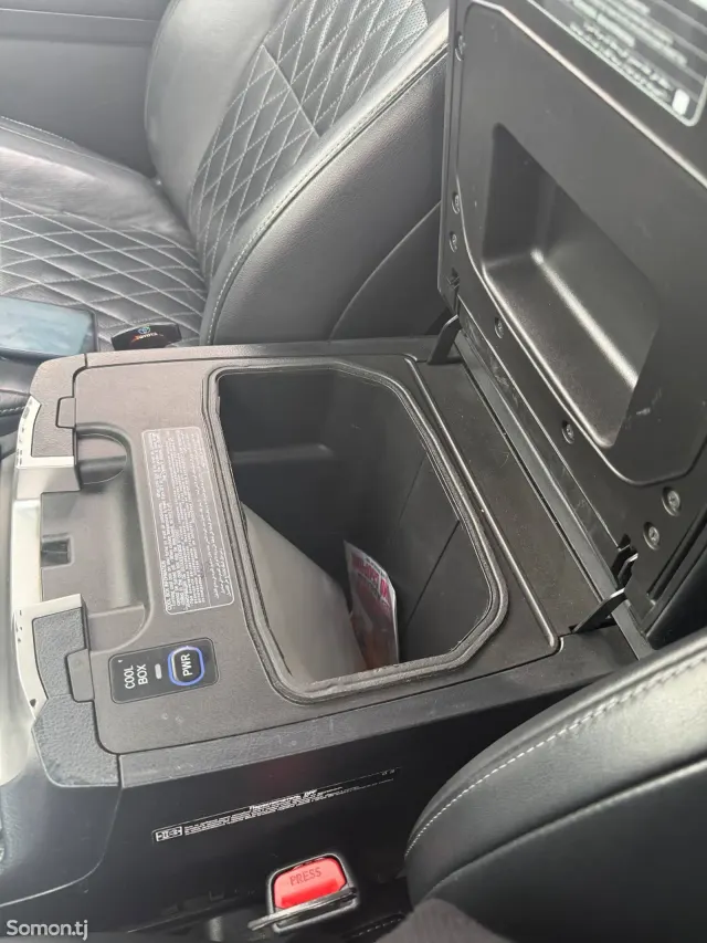 Toyota Land Cruiser 2018 · 4.5 AT
