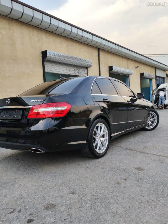 Mercedes-Benz E class 2011 · 3.5 AT