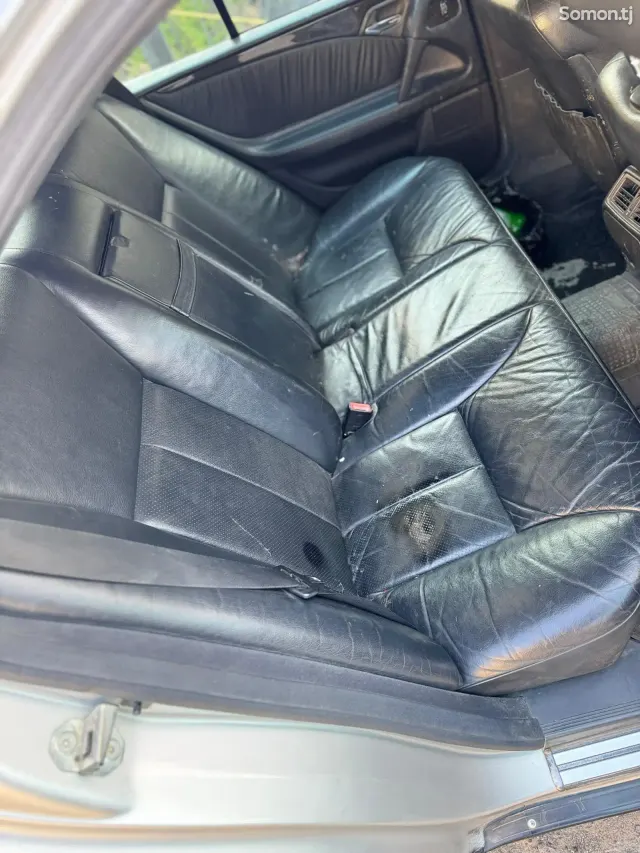 Mercedes-Benz E class 1997 · 2.3 AT
