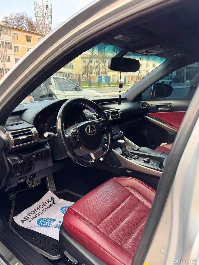Lexus IS series 2016 · 2.0 AT