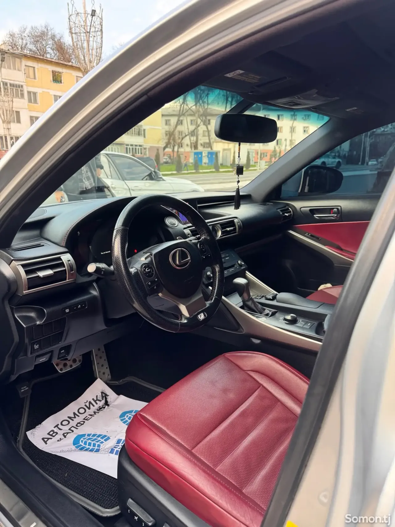 Lexus IS series 2016 · 2.0 AT