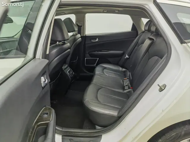 Kia K5 2016 · 1.6 AT