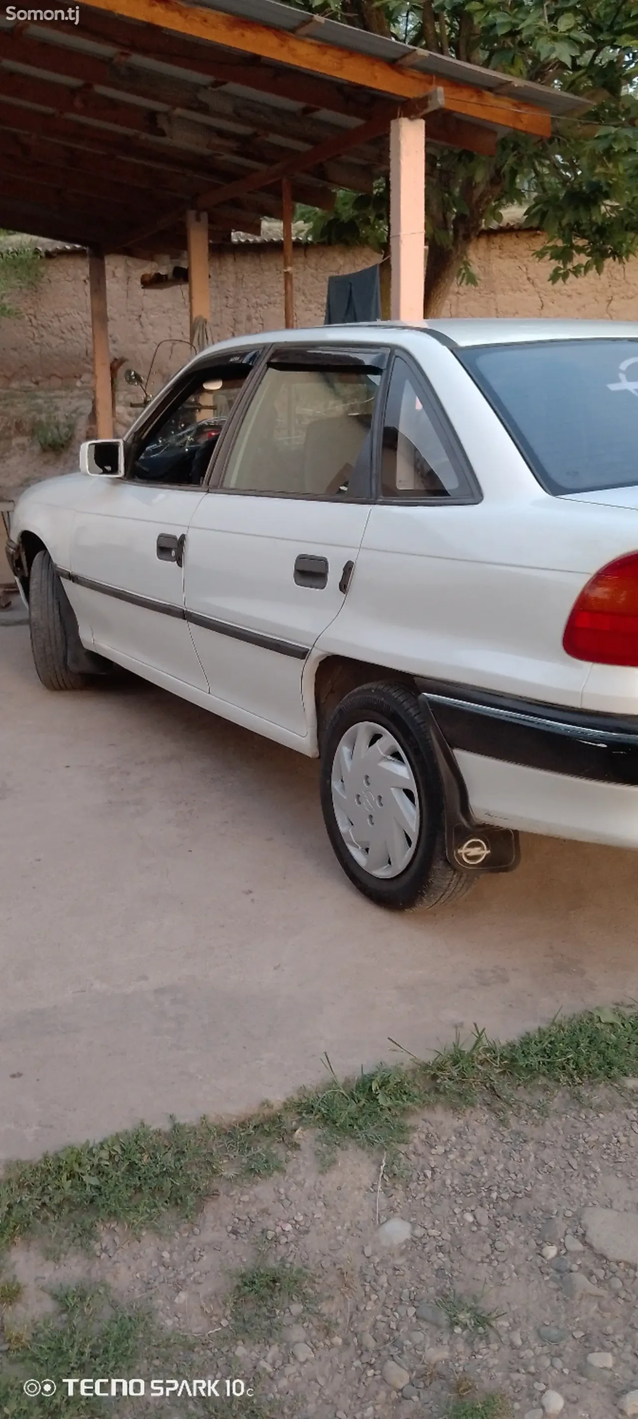Opel Astra F 1993 · 1.6 MT