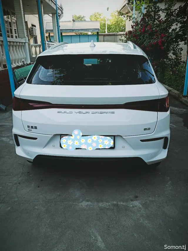 BYD E2 2025 · AT