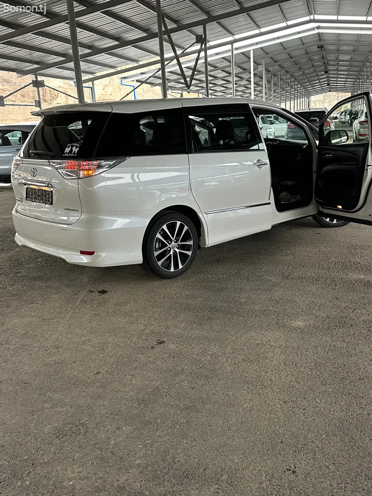 Toyota Estima 2016 · 2.4 AT