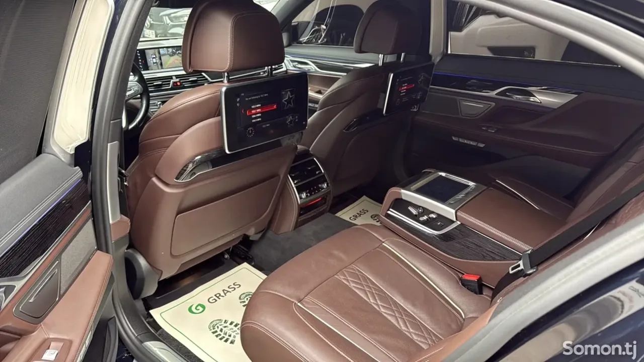 BMW 7 series 2017 · 3.0 AT