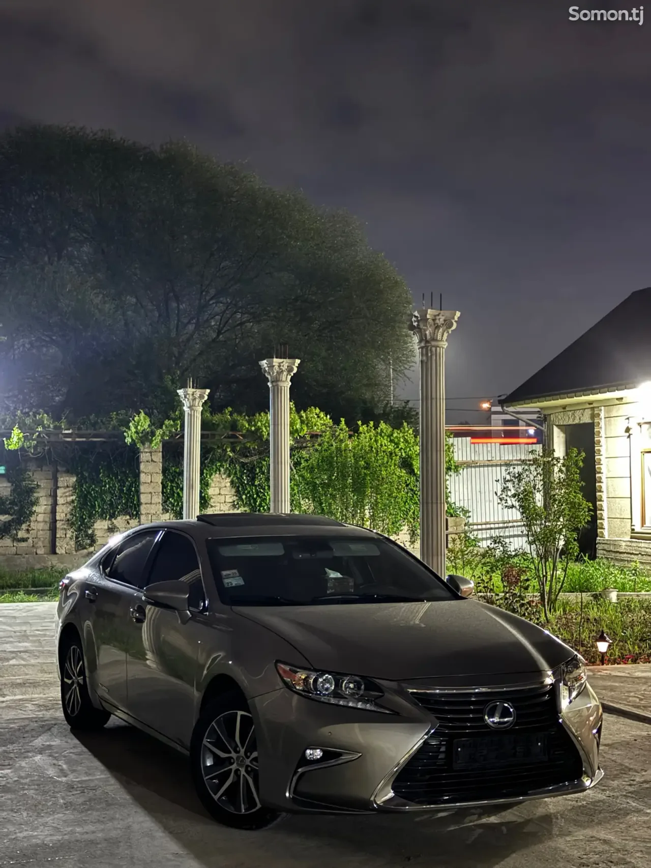 Lexus ES series 2017 · 2.5 AT