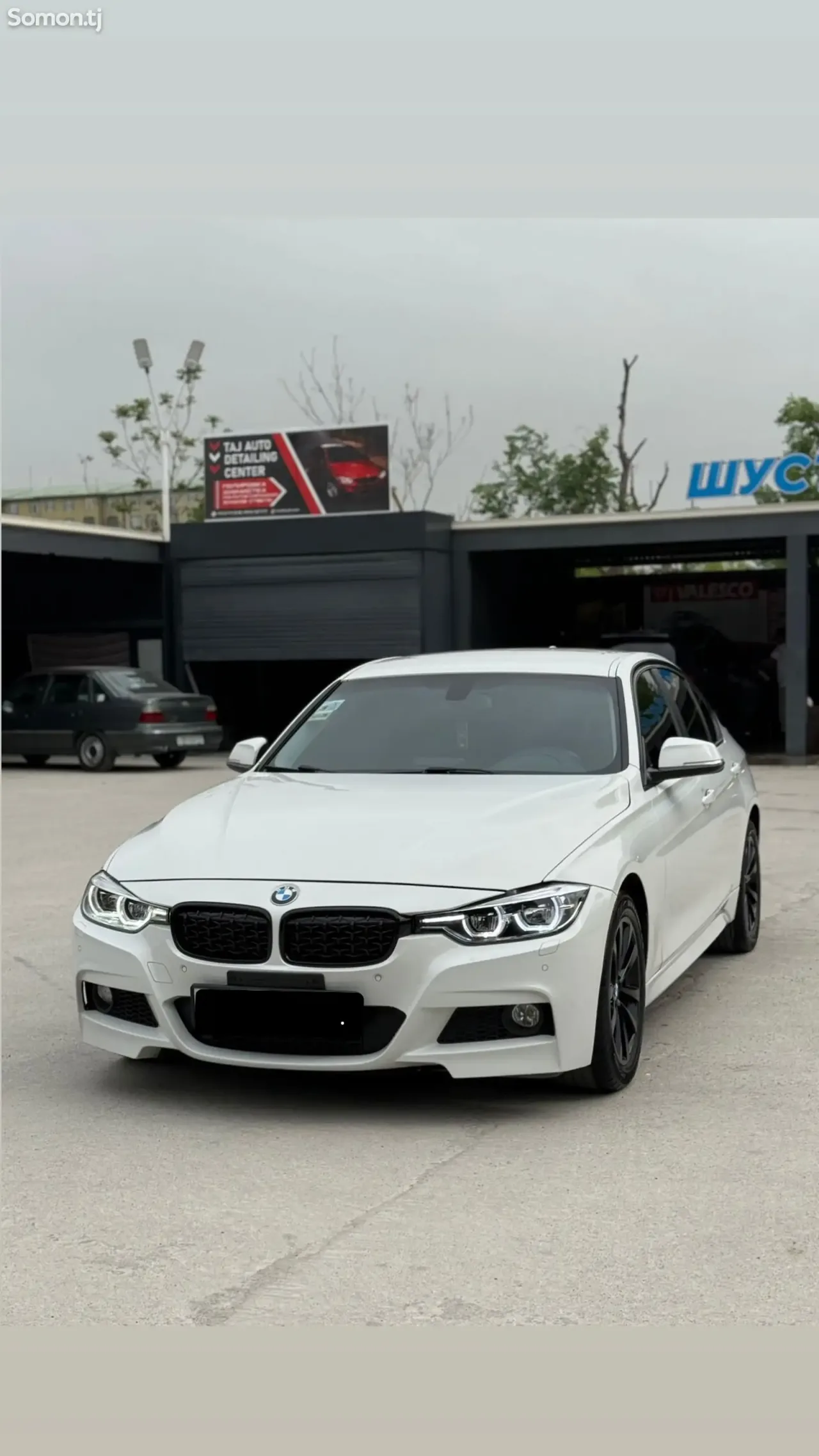 BMW 3 series 2018 · 2.0 AT