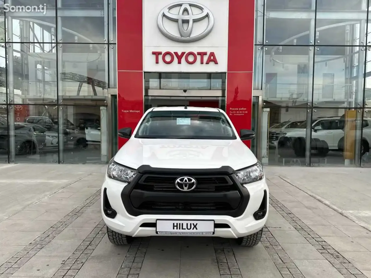 Toyota Hilux 2025 · 2.4 MT