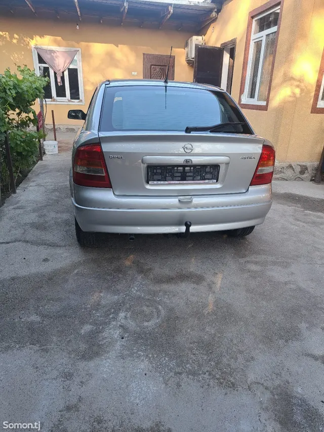 Opel Astra G 2000 · 1.6 MT