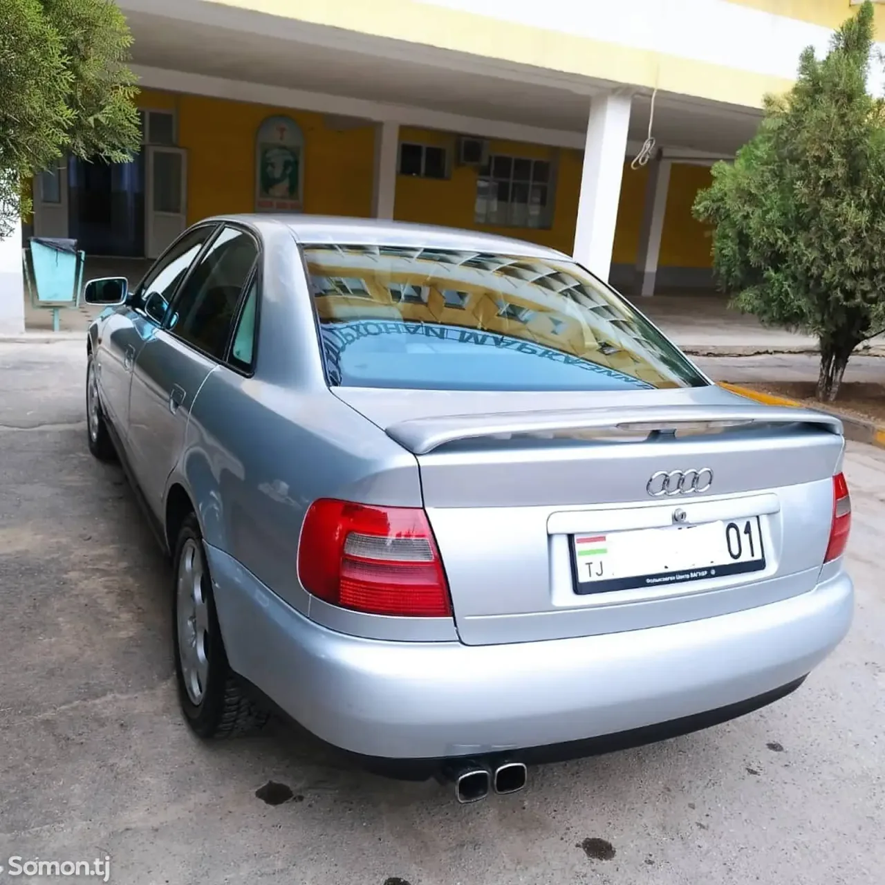 Audi A4 1998 · 1.8 MT