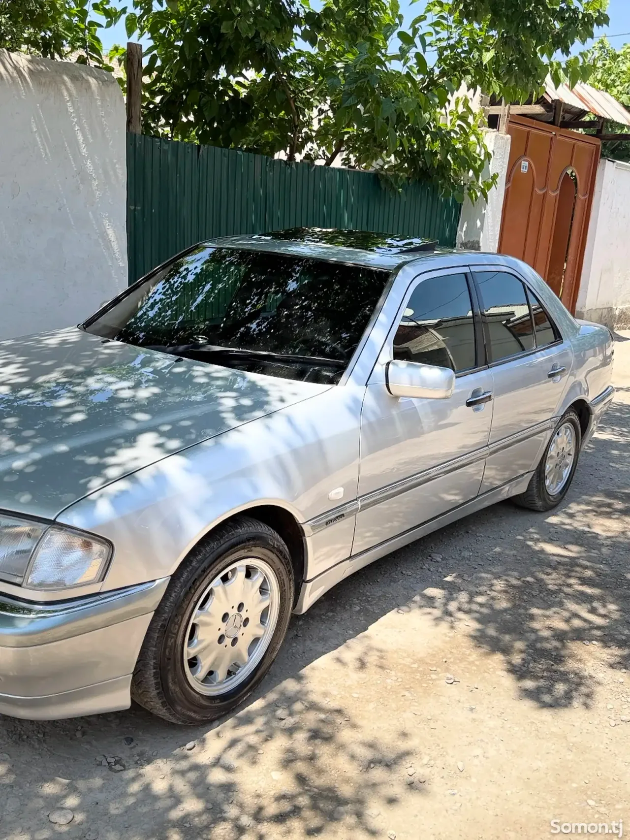 Mercedes-Benz C class 1999 · 2.4 AT