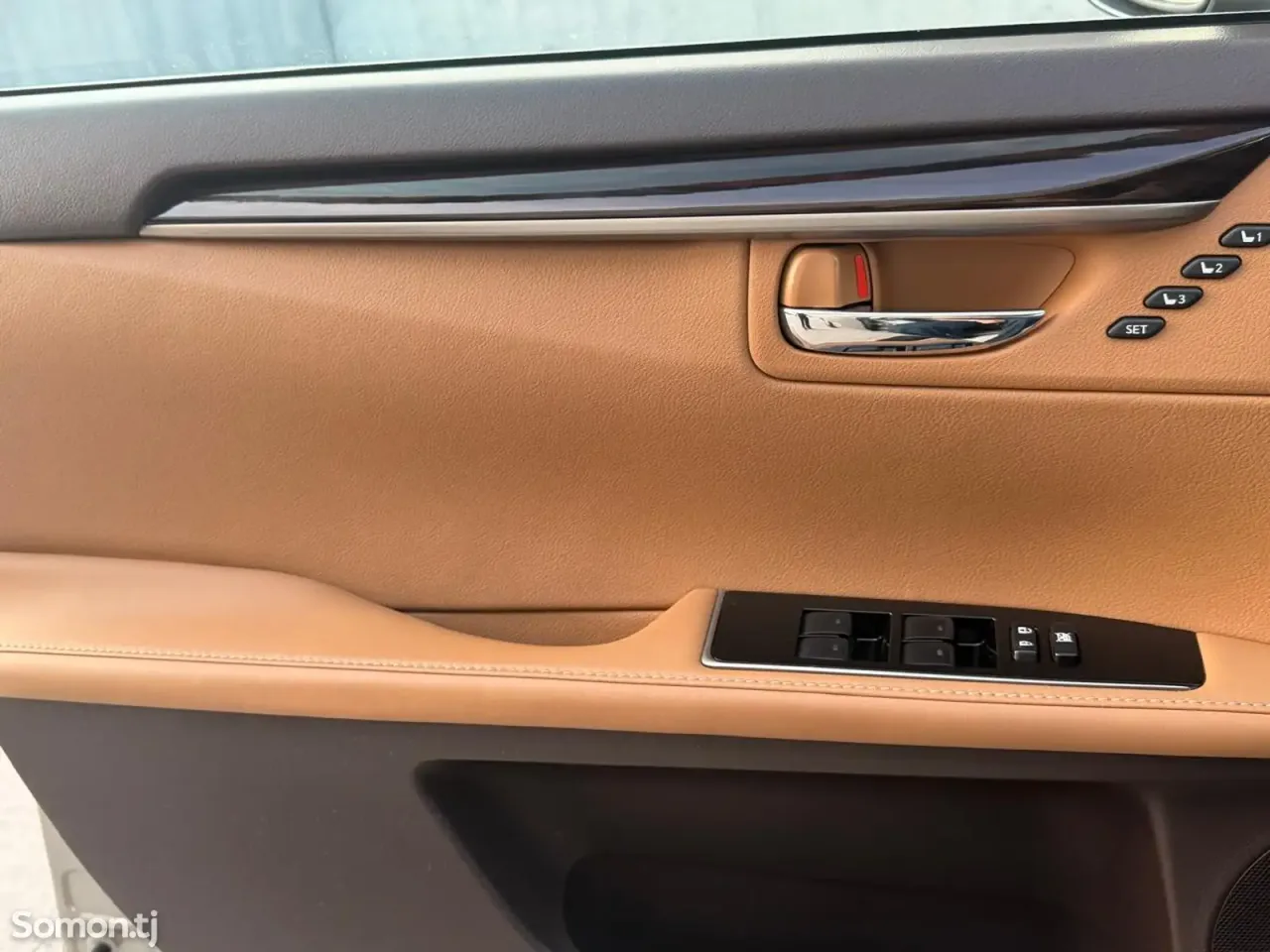 Lexus ES series 2016 · 2.5 AT