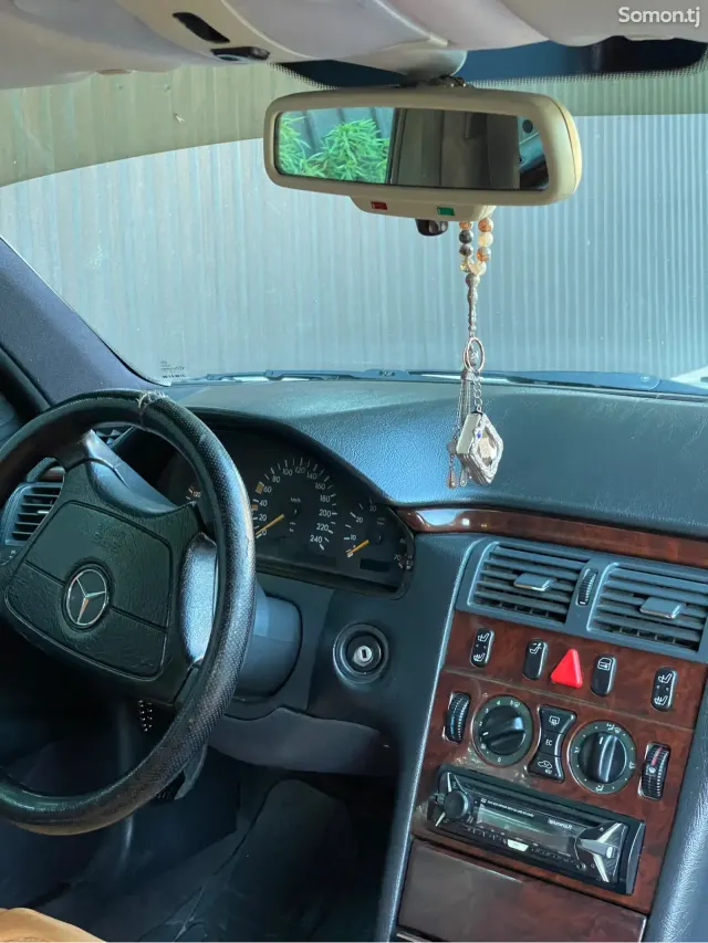 Mercedes-Benz E class 1996 · 2.3 AT