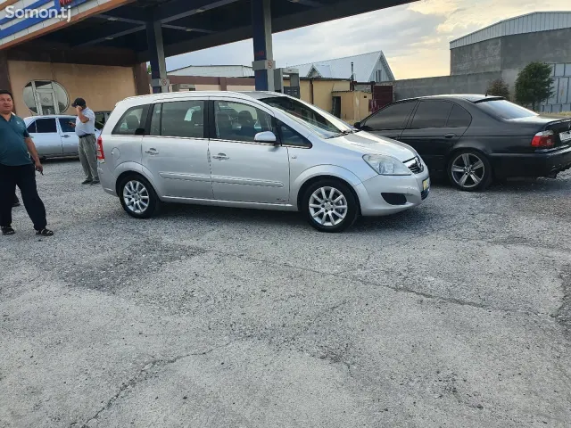 Opel Zafira 2009 · 1.6 MT