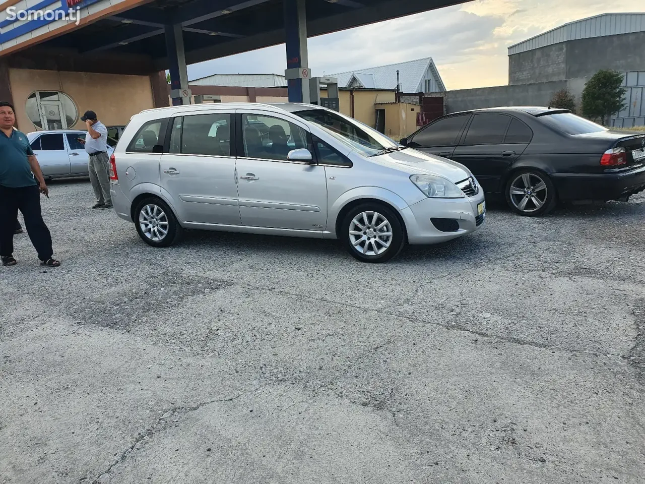 Opel Zafira 2009 · 1.6 MT