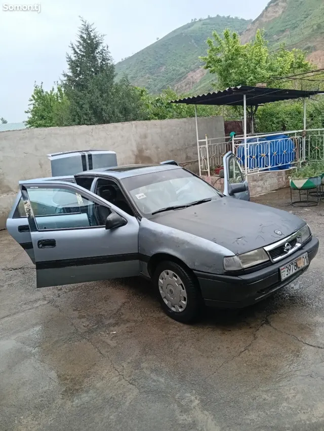 Opel Vectra A 1992 · 1.6 MT