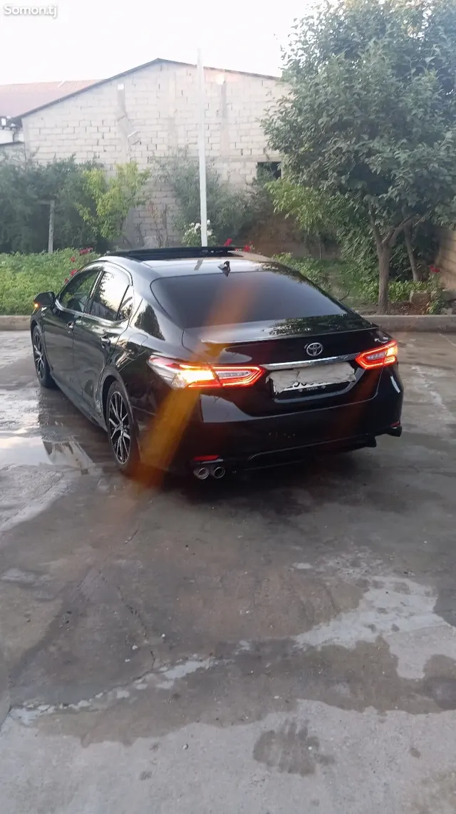 Toyota Camry 2018 · 2.5 AT