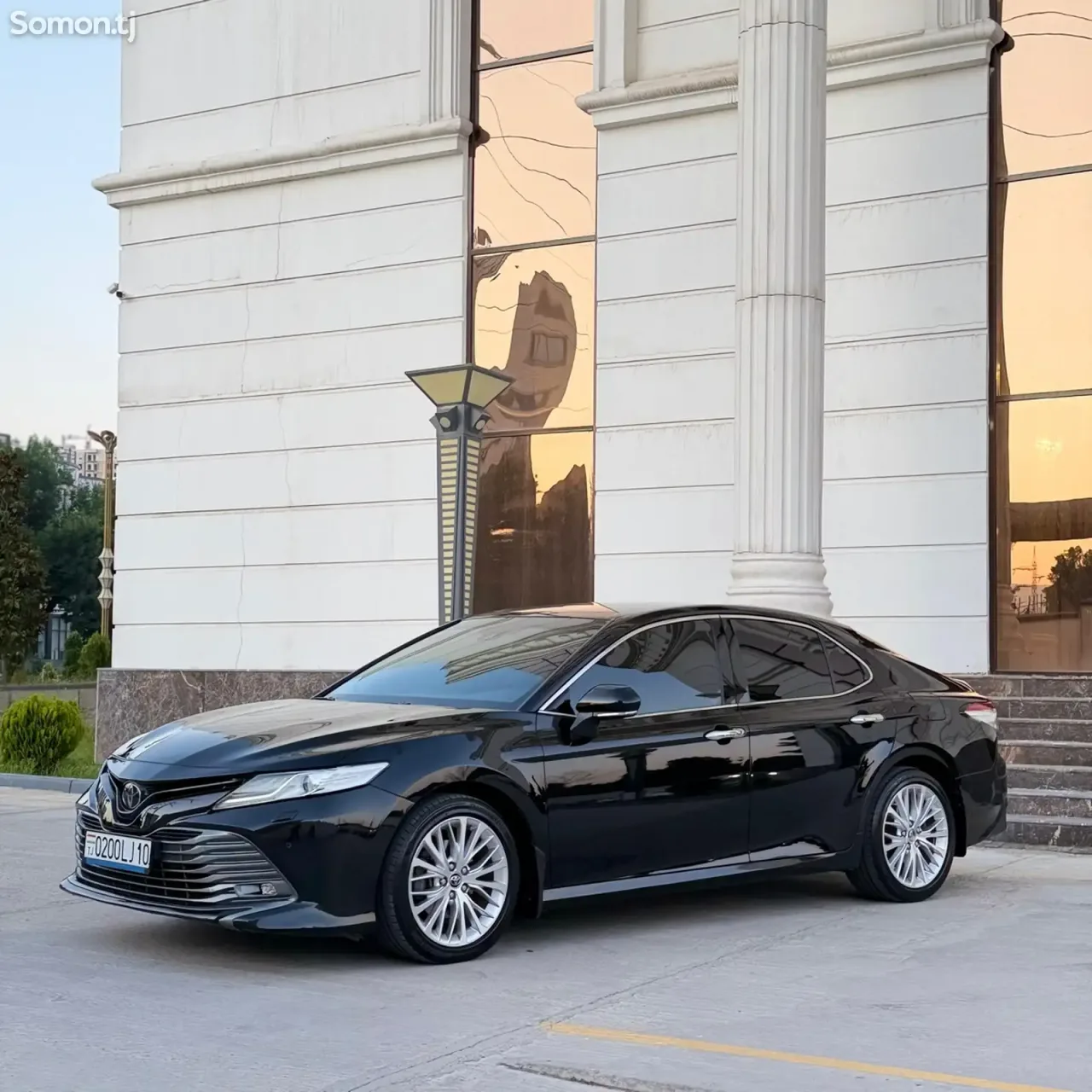 Toyota Camry 2019 · 2.5 AT