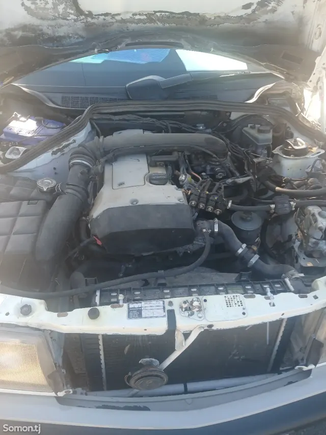 Mercedes-Benz W201 1997 · 2.0 MT