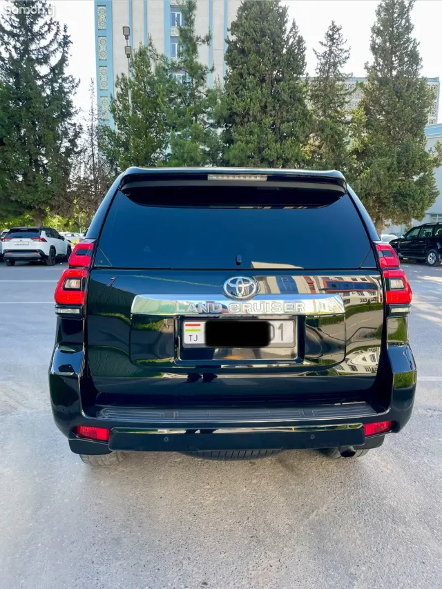 Toyota Land Cruiser Prado 2022 · 2.8 AT
