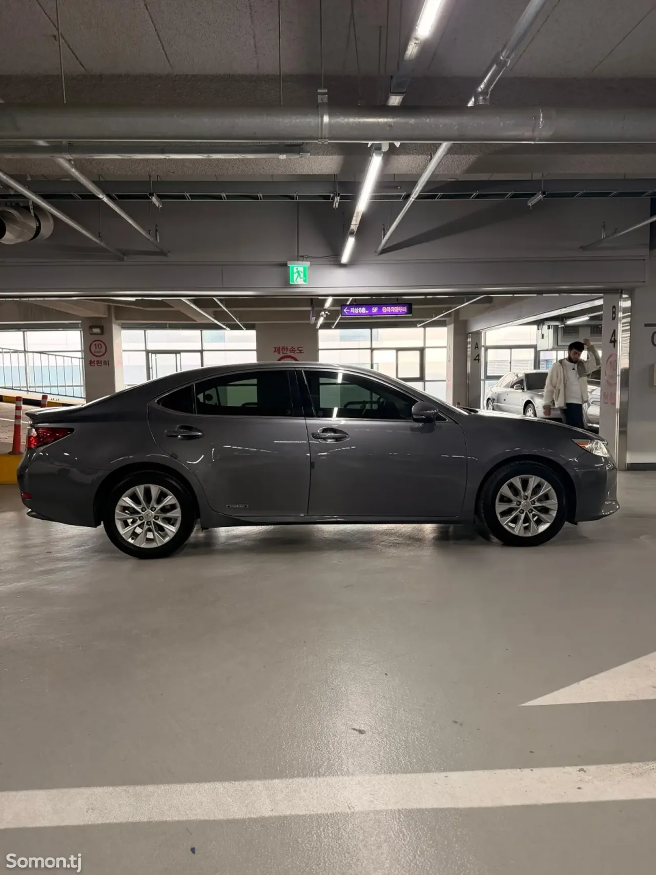 Lexus ES series 2015 · 2.5 AT