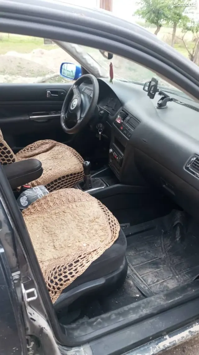 Volkswagen Bora 2000 · 2.0 MT