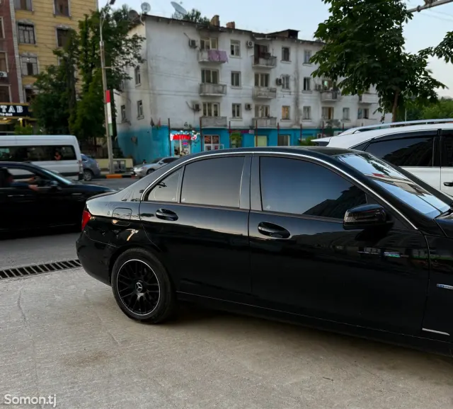 Mercedes-Benz C class 2011 · 1.8 MT