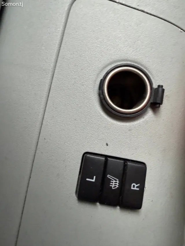 Toyota Prius 2010 · 1.8 AT