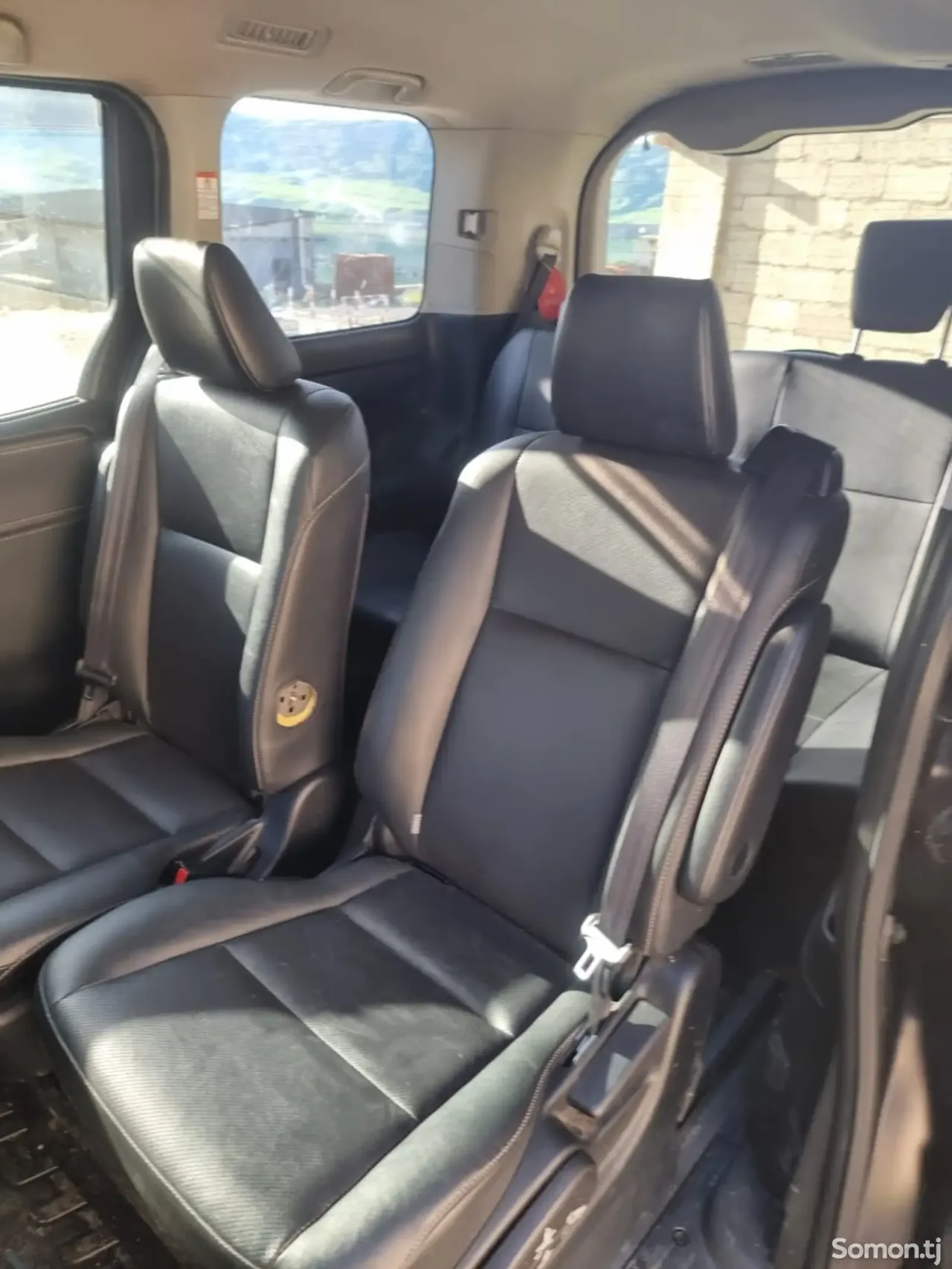 Toyota Voxy 2016 · 2.5 AT