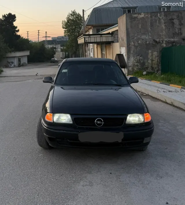 Opel Astra F 1997 · 1.6 MT