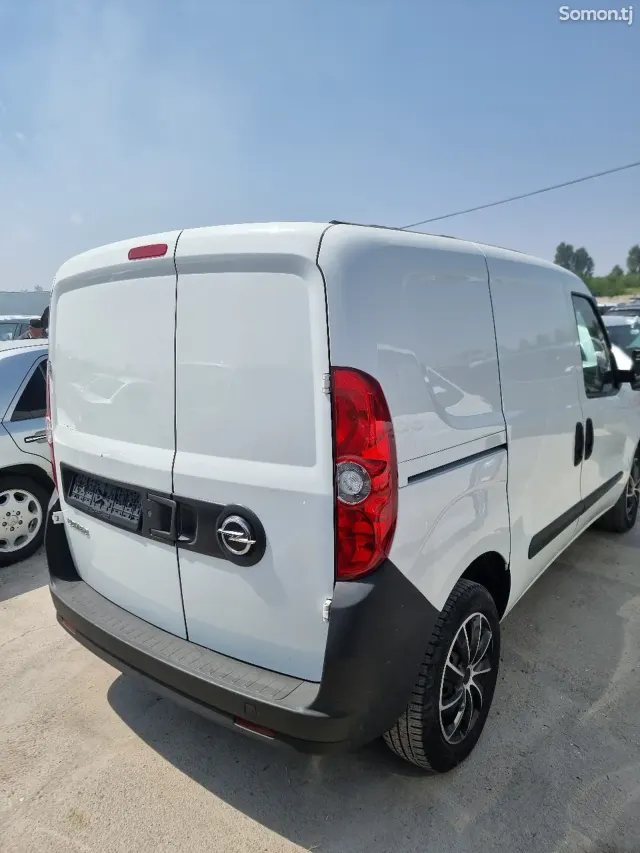Opel Combo 2017 · 1.4 MT